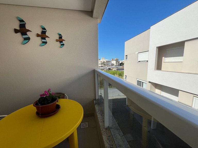 Apto 2QTs e churrasq. a 600 m do mar CCI0205