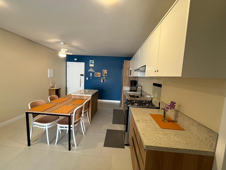 Apto 2QTs e churrasq. a 600 m do mar CCI0205