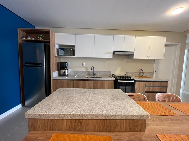 Apto 2QTs e churrasq. a 600 m do mar CCI0205