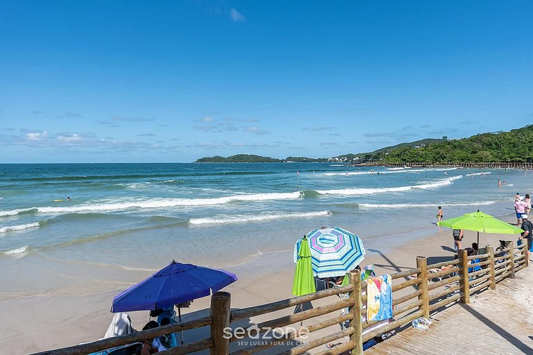 Apto c/varanda a 4min da praia de Bombas COL102