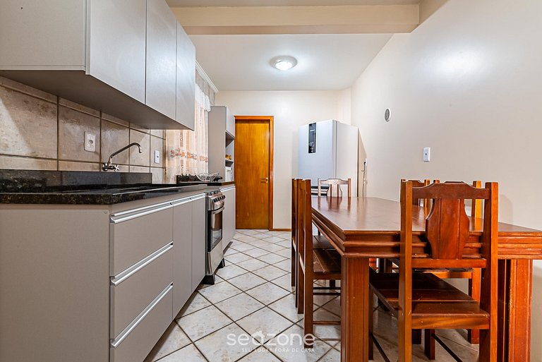 Apto pé na areia vista mar em Meia Praia EVB308