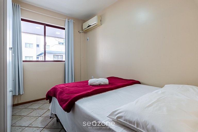 Apto pé na areia vista mar em Meia Praia EVB308