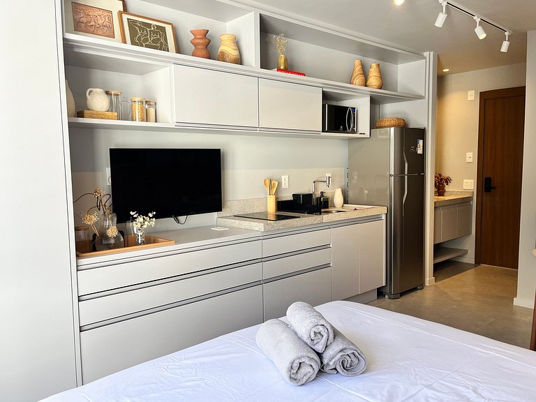 Estúdio em Cond. c/ Piscina LIV0705