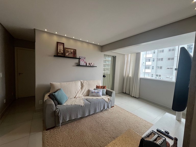 Apto 2QTs a 950 m do Shopping Flamboyant UNQ1104