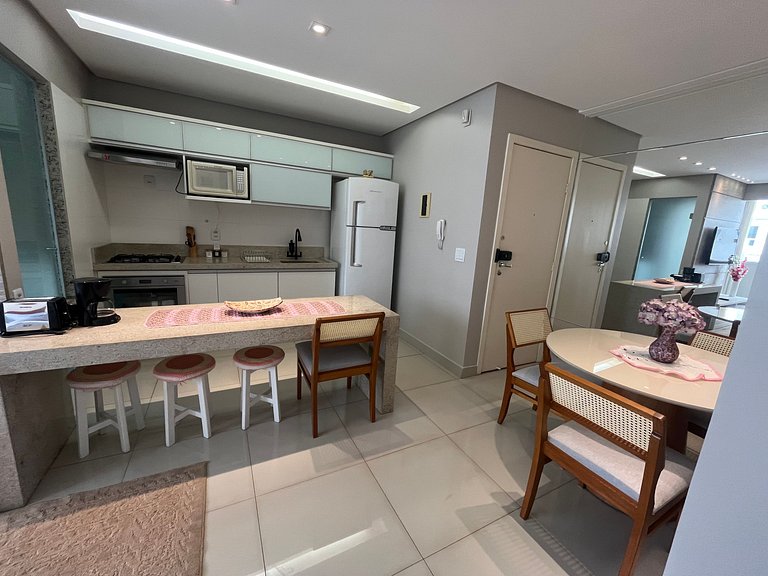 Apto 2QTs a 950 m do Shopping Flamboyant UNQ1104