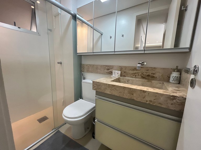 Apto 2QTs a 950 m do Shopping Flamboyant UNQ1104