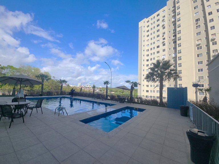 Apto em prédio c/ piscina em João Pessoa - JDS0104