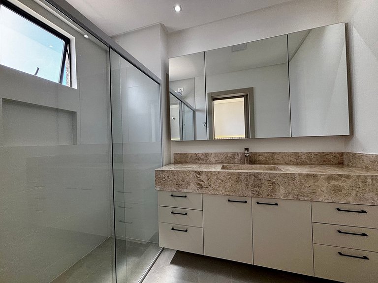 Apto con 3 suites, parrilla y vista al mar DEN1301