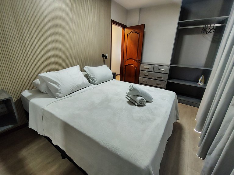 Apto c/ varanda, churrasqueira e vista mar RBV0103