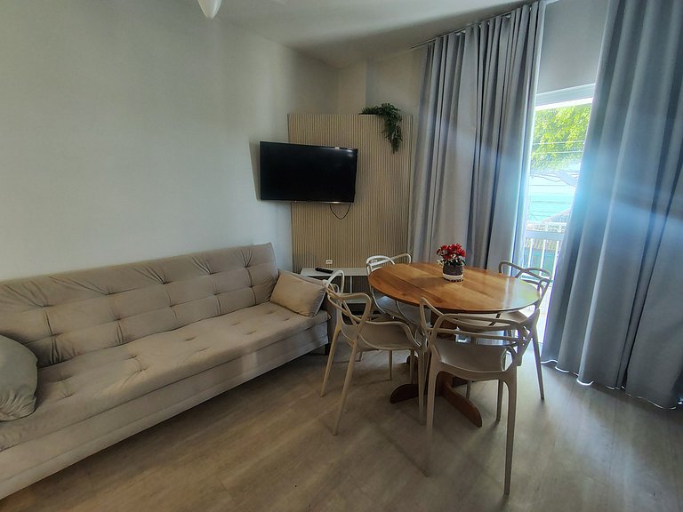 Apto c/ varanda, churrasqueira e vista mar RBV0103