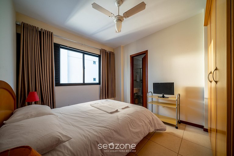 Apto c/varanda e churrasq a 110m do mar ESA901