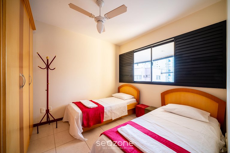 Apto c/varanda e churrasq a 110m do mar ESA901