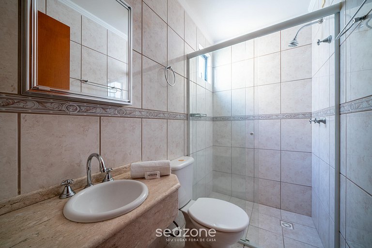 Apto c/varanda e churrasq a 110m do mar ESA901