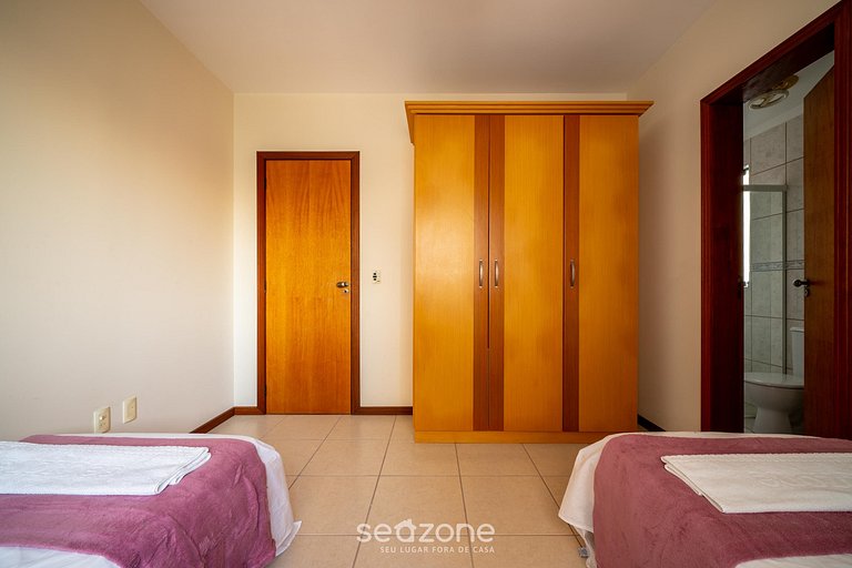 Apto c/varanda e churrasq a 110m do mar ESA901