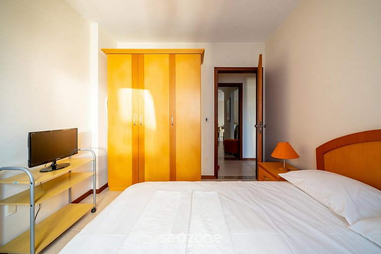 Apto c/varanda e churrasq a 110m do mar ESA901