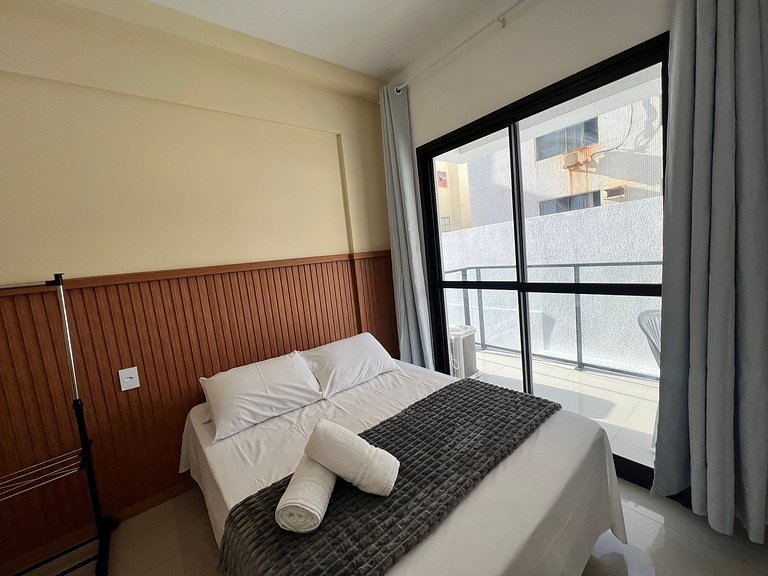 Estudio en edificio con piscina HSA0108