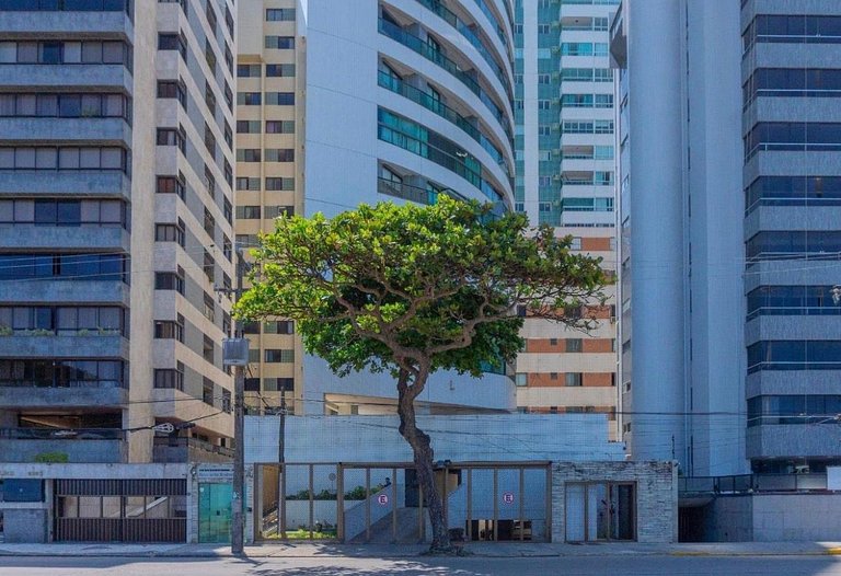 Apto c/ varanda a beira-mar de Boa Viagem CPF0902