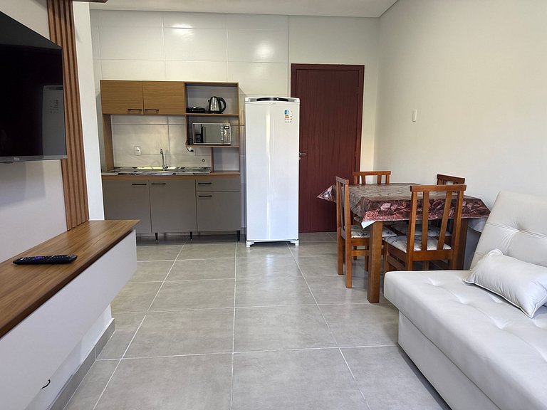 Apto c/ Varanda e Churrasq. nos Ingleses SJS0010