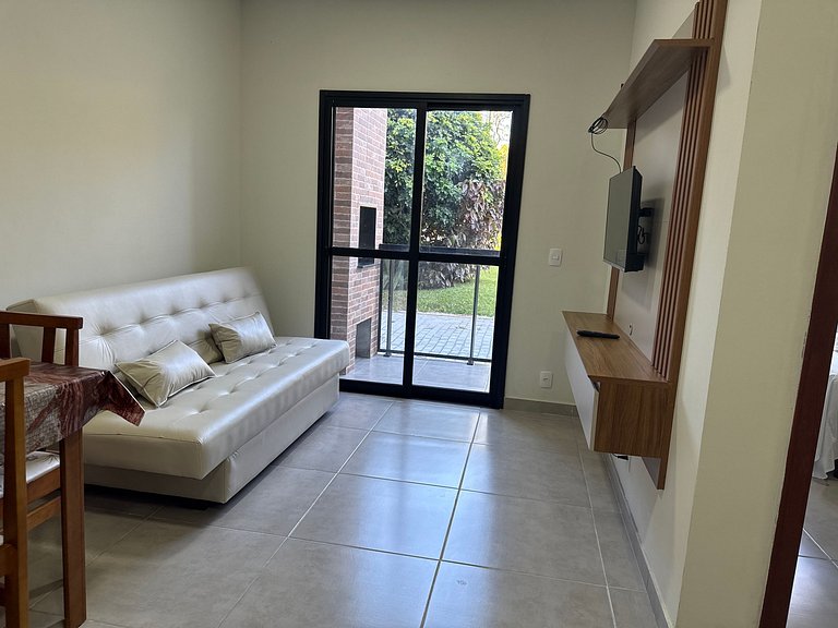 Apto c/ Varanda e Churrasq. nos Ingleses SJS0010