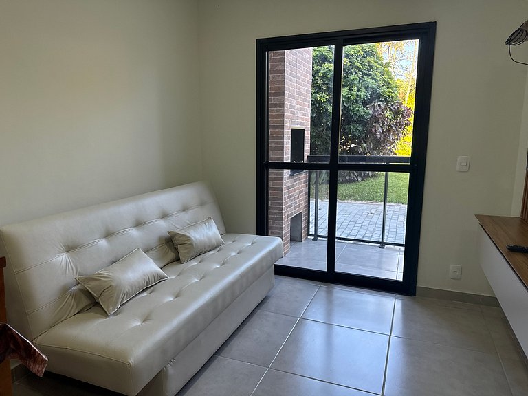 Apto c/ Varanda e Churrasq. nos Ingleses SJS0010