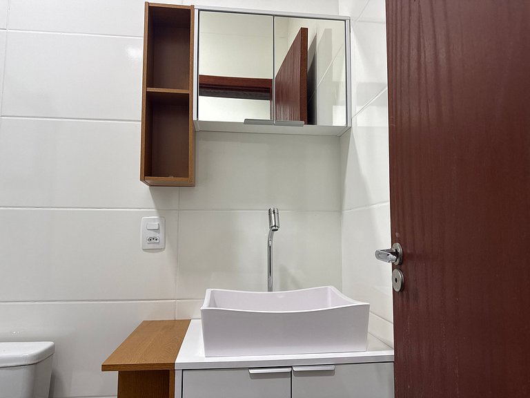 Apto c/ Varanda e Churrasq. nos Ingleses SJS0010