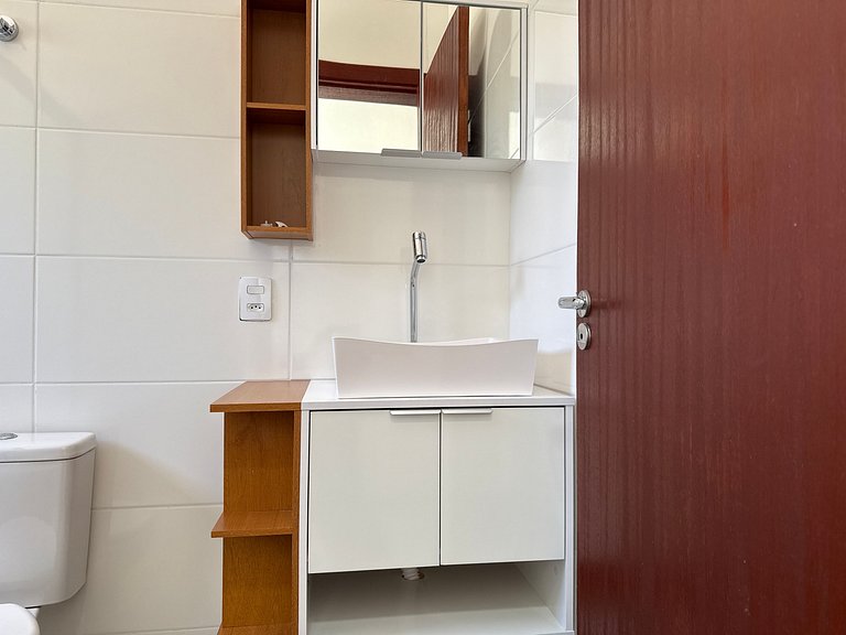 Apto c/ churrasq. privativa nos Ingleses SJS0007