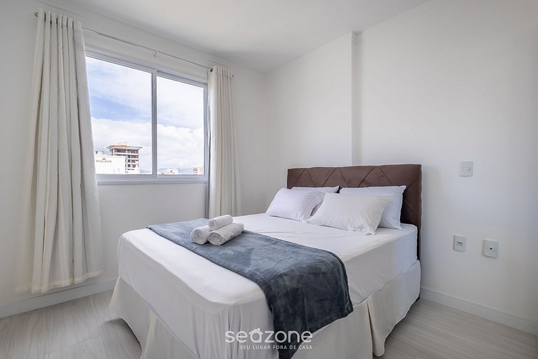 Apto c/ churrasq. e varanda, 450m da Praia SIT1202