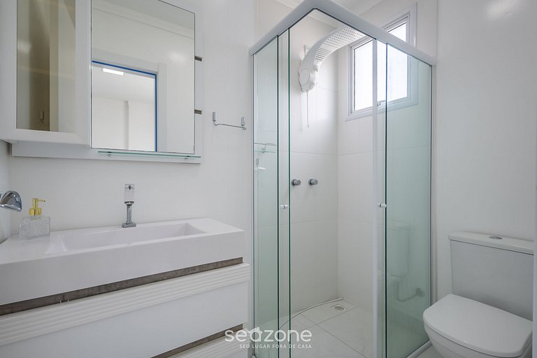 Apto c/ churrasq. e varanda, 450m da Praia SIT1202