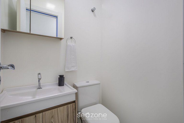 Apto c/ churrasq. e varanda, 450m da Praia SIT1202