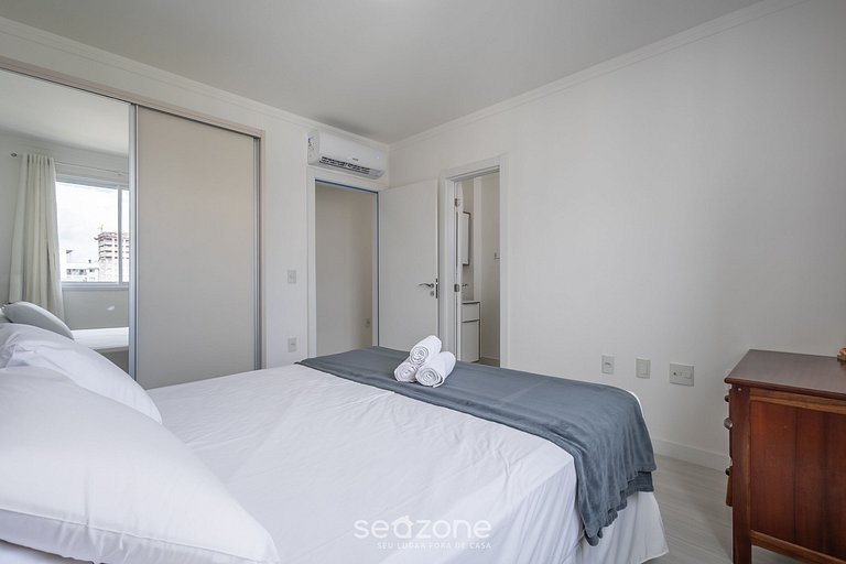 Apto c/ churrasq. e varanda, 450m da Praia SIT1202