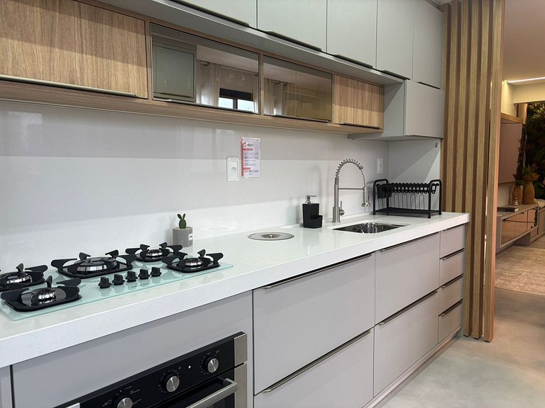 Apto c/ parrilla cerca del mar en Perequê FEL0502