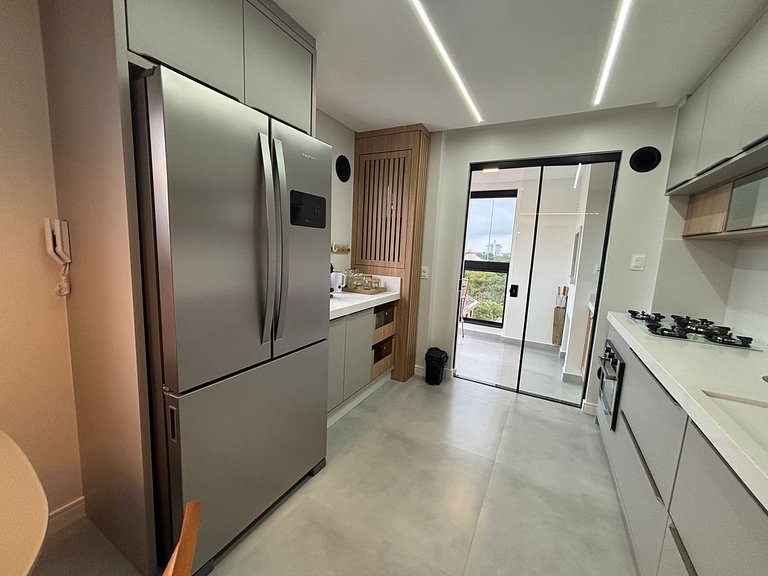 Apto c/ parrilla cerca del mar en Perequê FEL0502