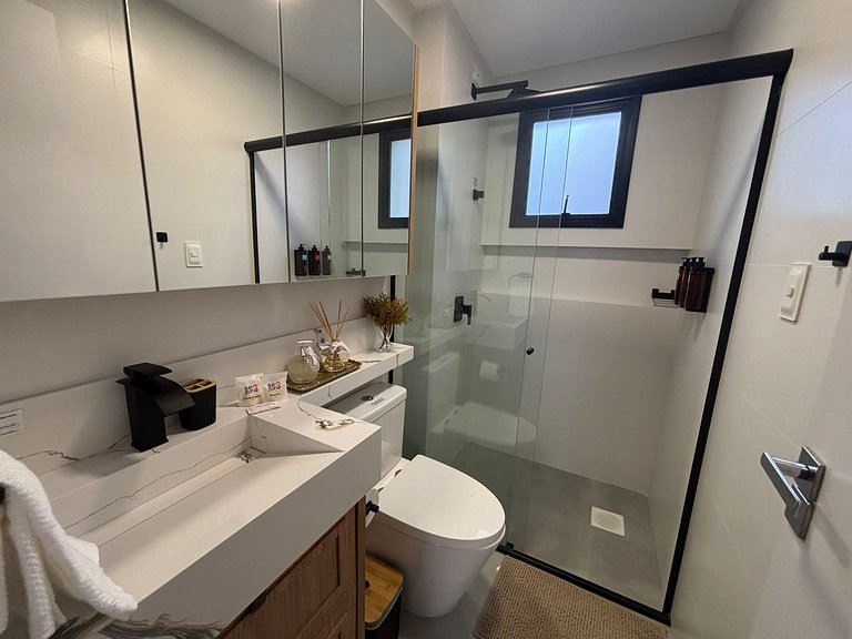 Apto c/ parrilla cerca del mar en Perequê FEL0502