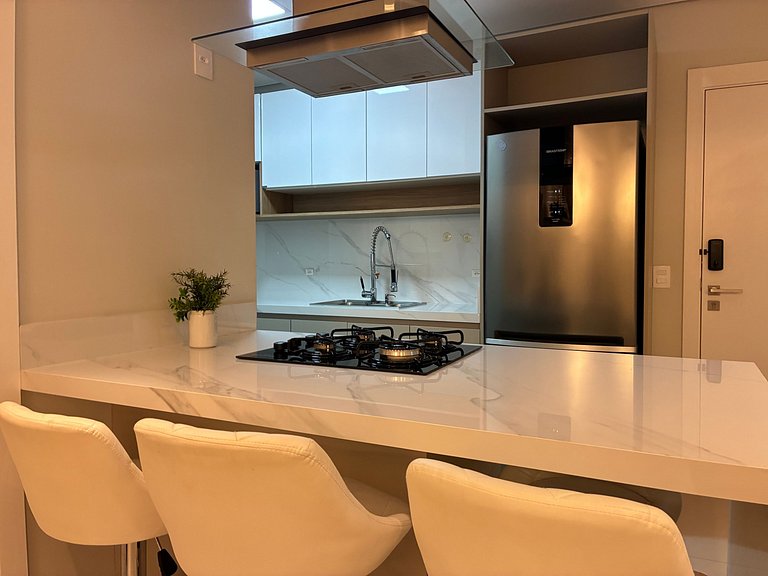 Apt en edif. c/ piscina en Centro-Floripa CJO0202