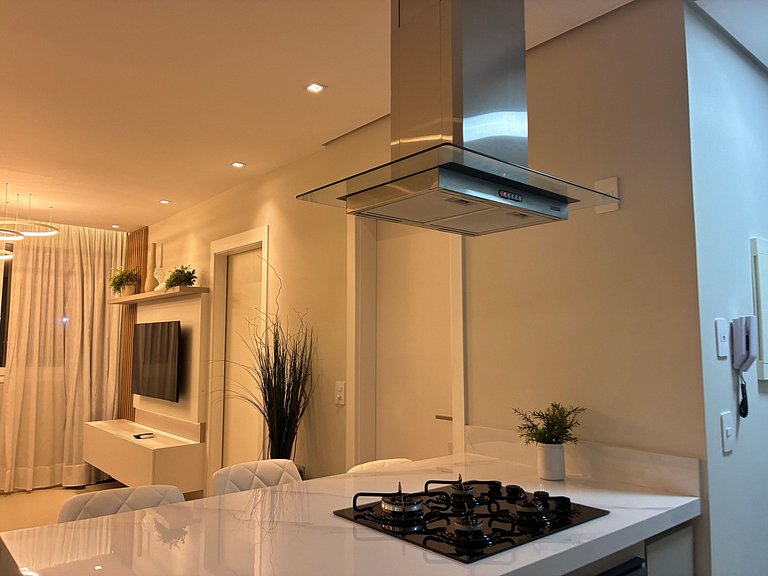 Apto em edf. c/ piscina no Centro-Floripa CJO0202