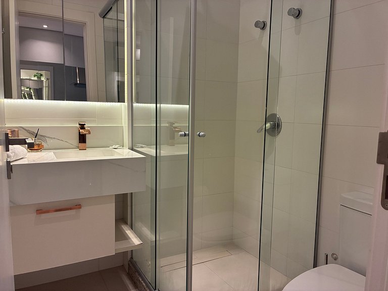 Apt en edif. c/ piscina en Centro-Floripa CJO0202