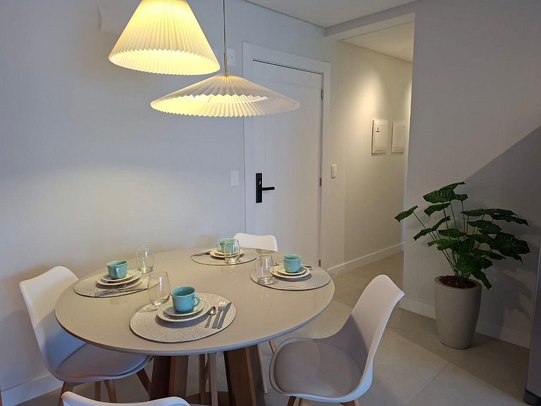 Apto c/ Churrasqueira a 600m da praia EVU1802