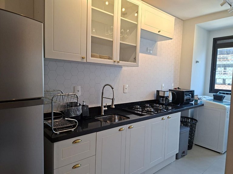 Apto c/ Churrasqueira a 600m da praia EVU1802