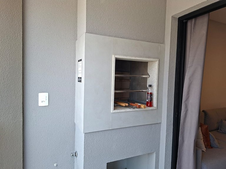 Apto c/ Churrasqueira a 600m da praia EVU1802