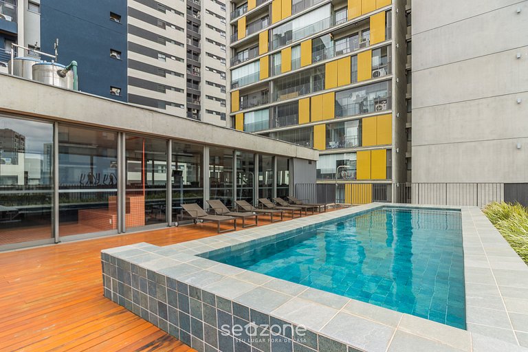 Alojamientos modernos en edificio con piscina en el corazón