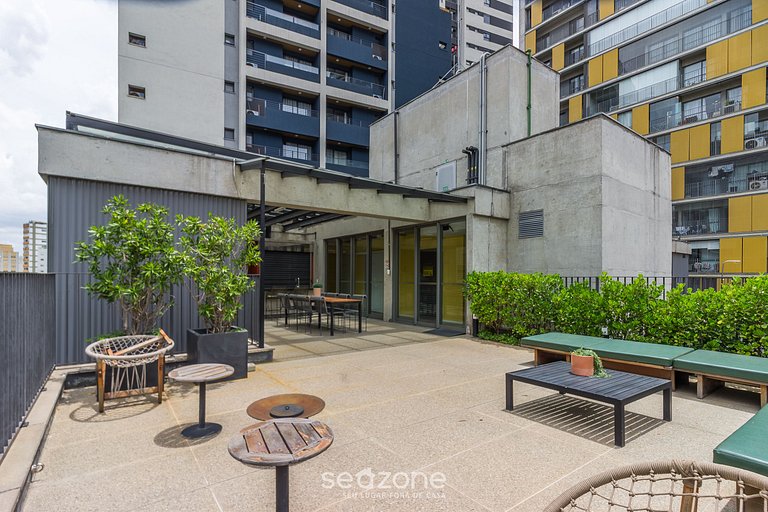 Alojamientos modernos en edificio con piscina en el corazón