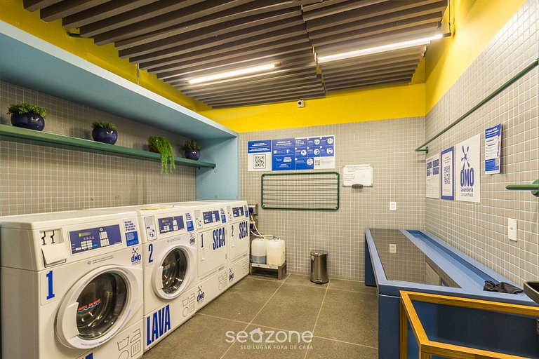 Alojamientos modernos en edificio con piscina en el corazón