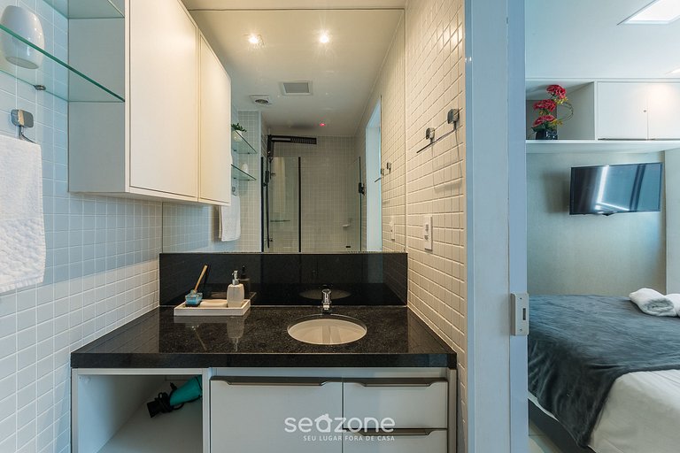 Apto a 100m da Praia em predio c/ piscina SIP0703