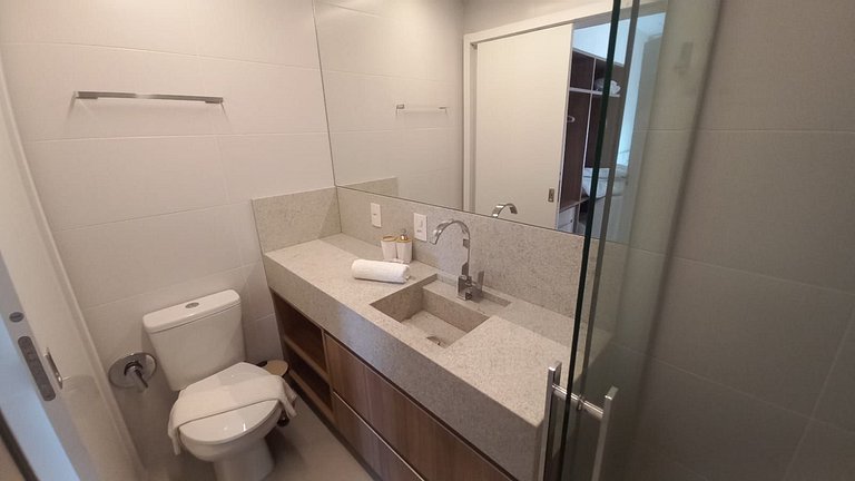 Apto c/ churrasq. a poucos passos do mar RTY0305