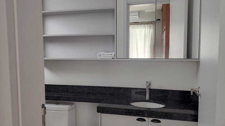 Studio em Meia Praia a 220m do Mar FFS1004