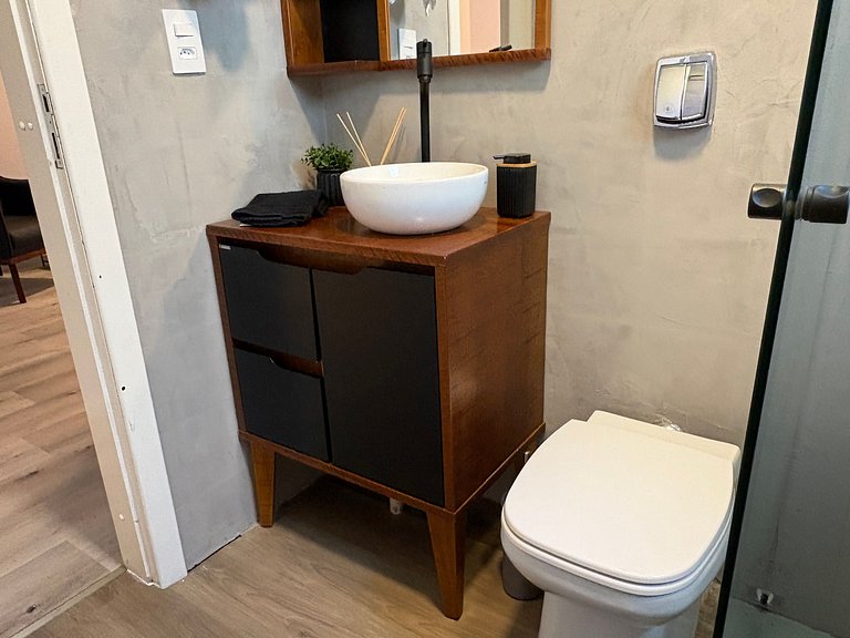 Apto 2 qts 350m da praia no centro BC EAN0104