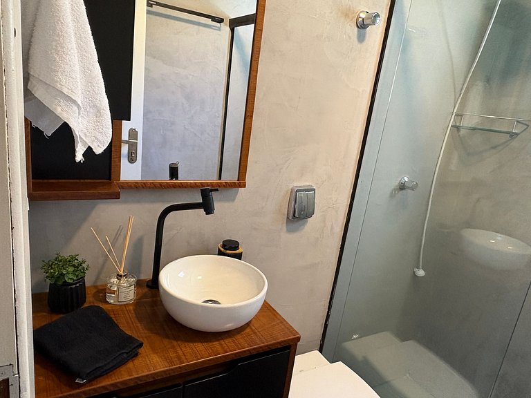 Apto 2 qts 350m da praia no centro BC EAN0104