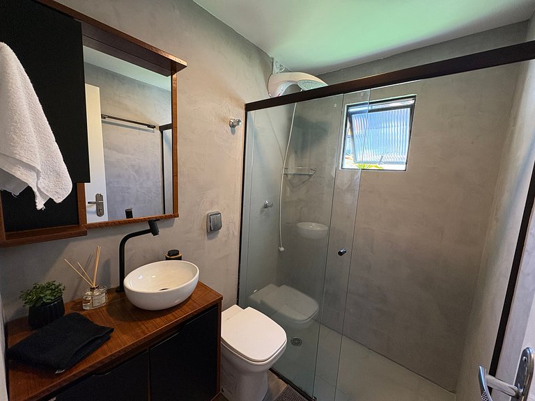 Apto 2 qts 350m da praia no centro BC EAN0104