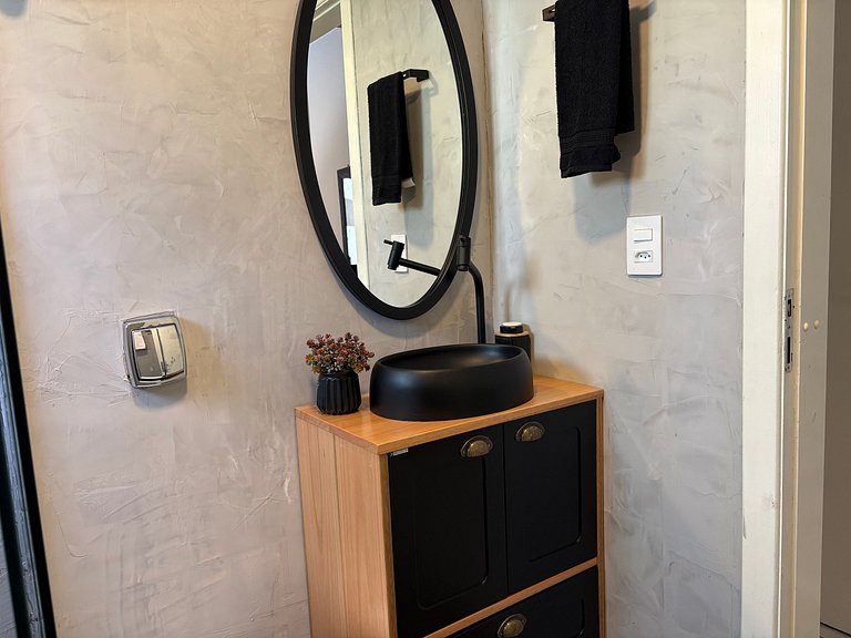 Apto 2 qts 350m da praia no centro BC EAN0104