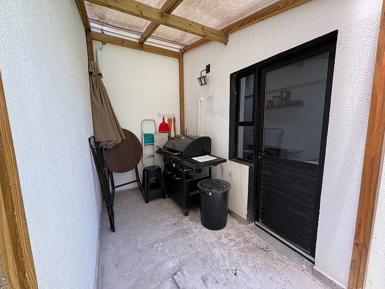 Apto 2 qts 350m da praia no centro BC EAN0104